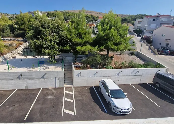 Apartments Ilak