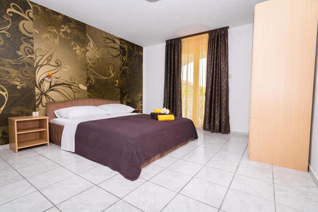 Apartment Ilak *