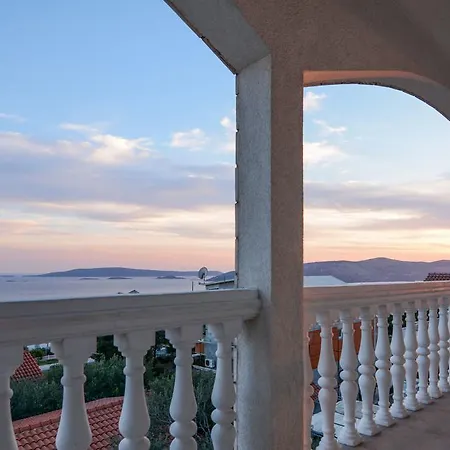 Apartments Ilak Trogir Exterior photo